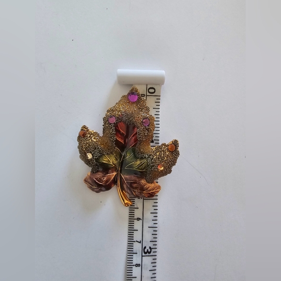 Absolutely gorgeous gold ombre gemstoned textured fall maple leaf brooch luxury! - Picture 7 of 7